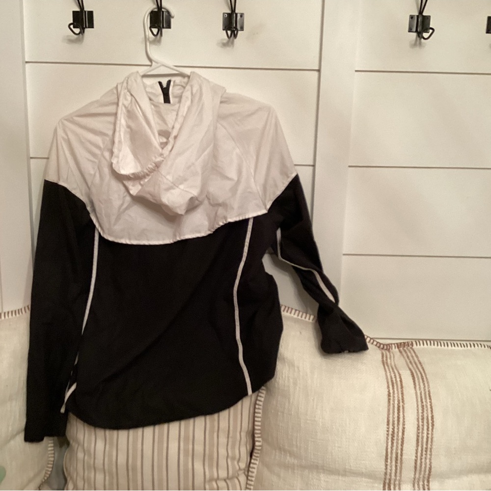 Nike wind jacket - Picture 2 of 3